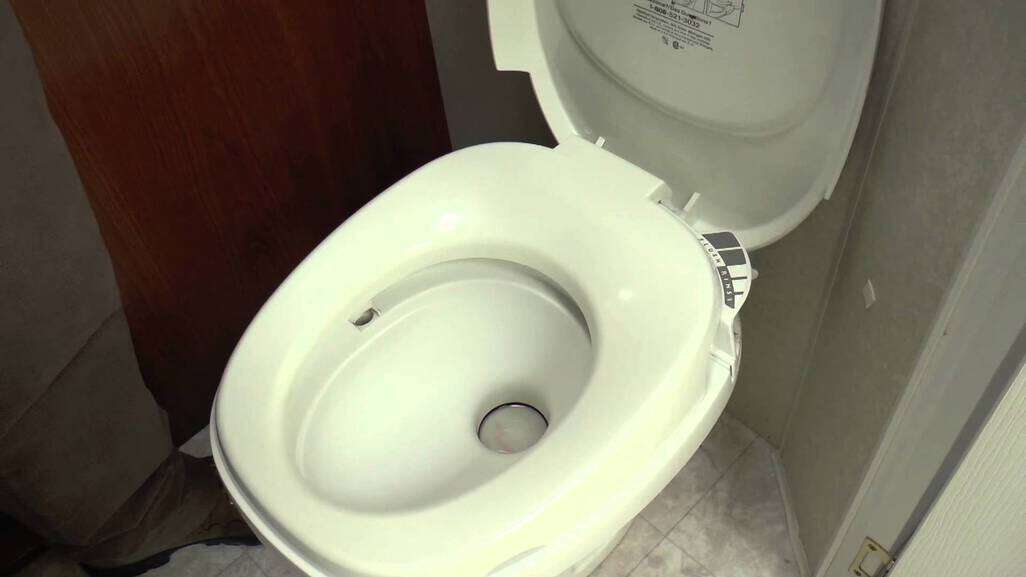 How Does An RV Toilet Work? [How To Clean It Inside] Commutter