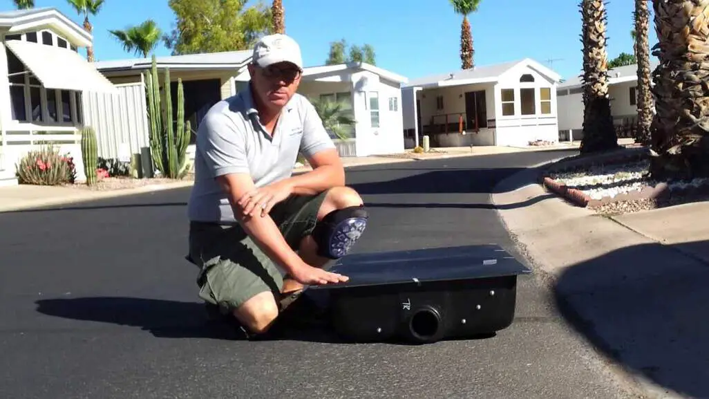 Why Your RV Black Tank Leaks When Full? (Here’s How to Fix It) Commutter